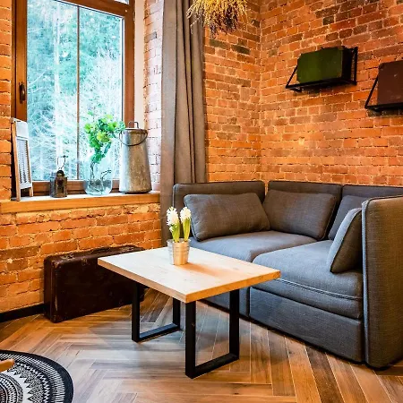 Stacja Huta Apartmán