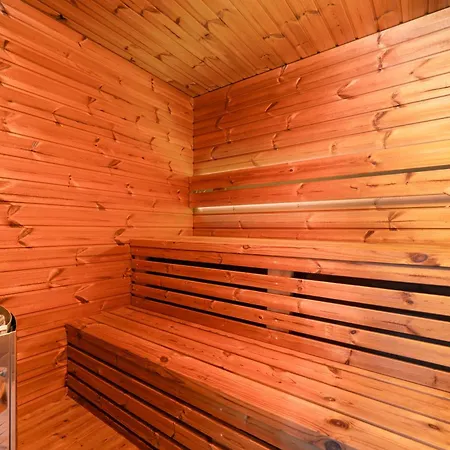 Stacja Huta Apartmán